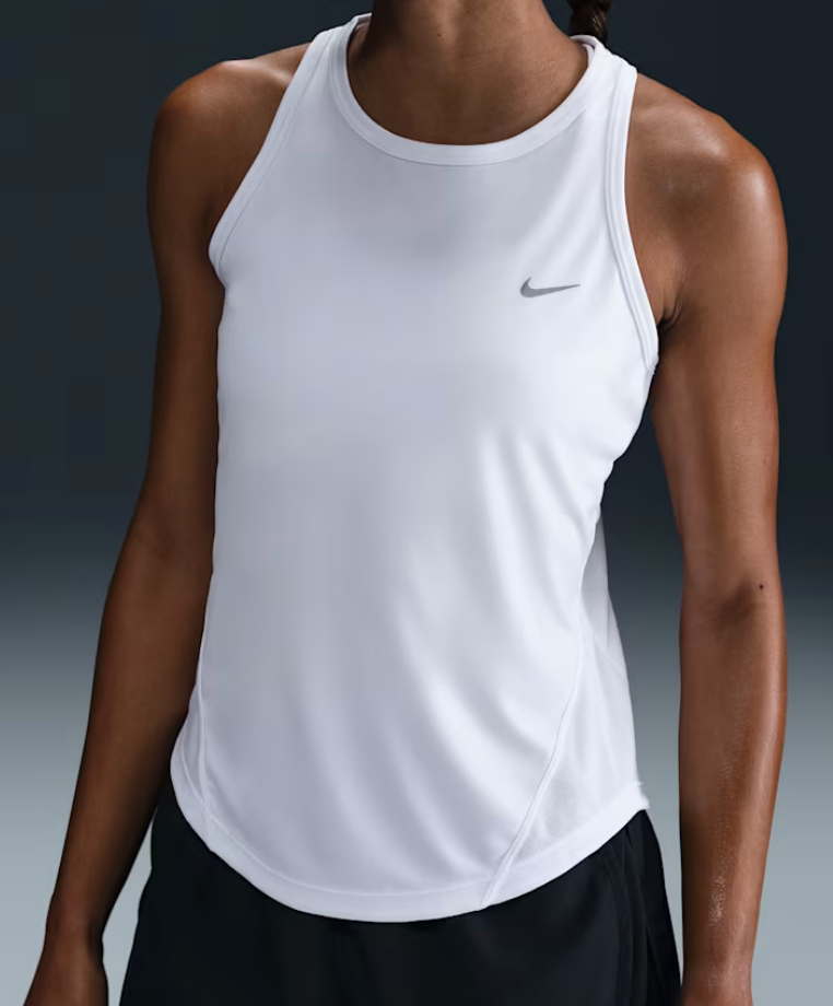 Débardeur blanc porté